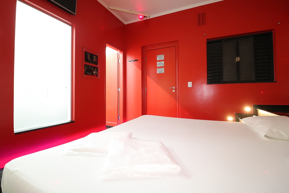 Foto da Moulin Rouge no Motel Psiu com Frigobar — suíte temática em Catanduva