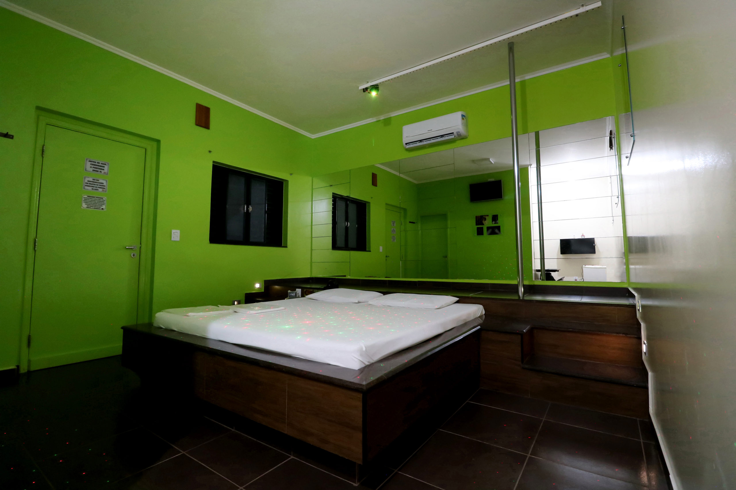 Foto da Tókio no Motel Psiu com Cadeira erótica — suíte temática em Catanduva