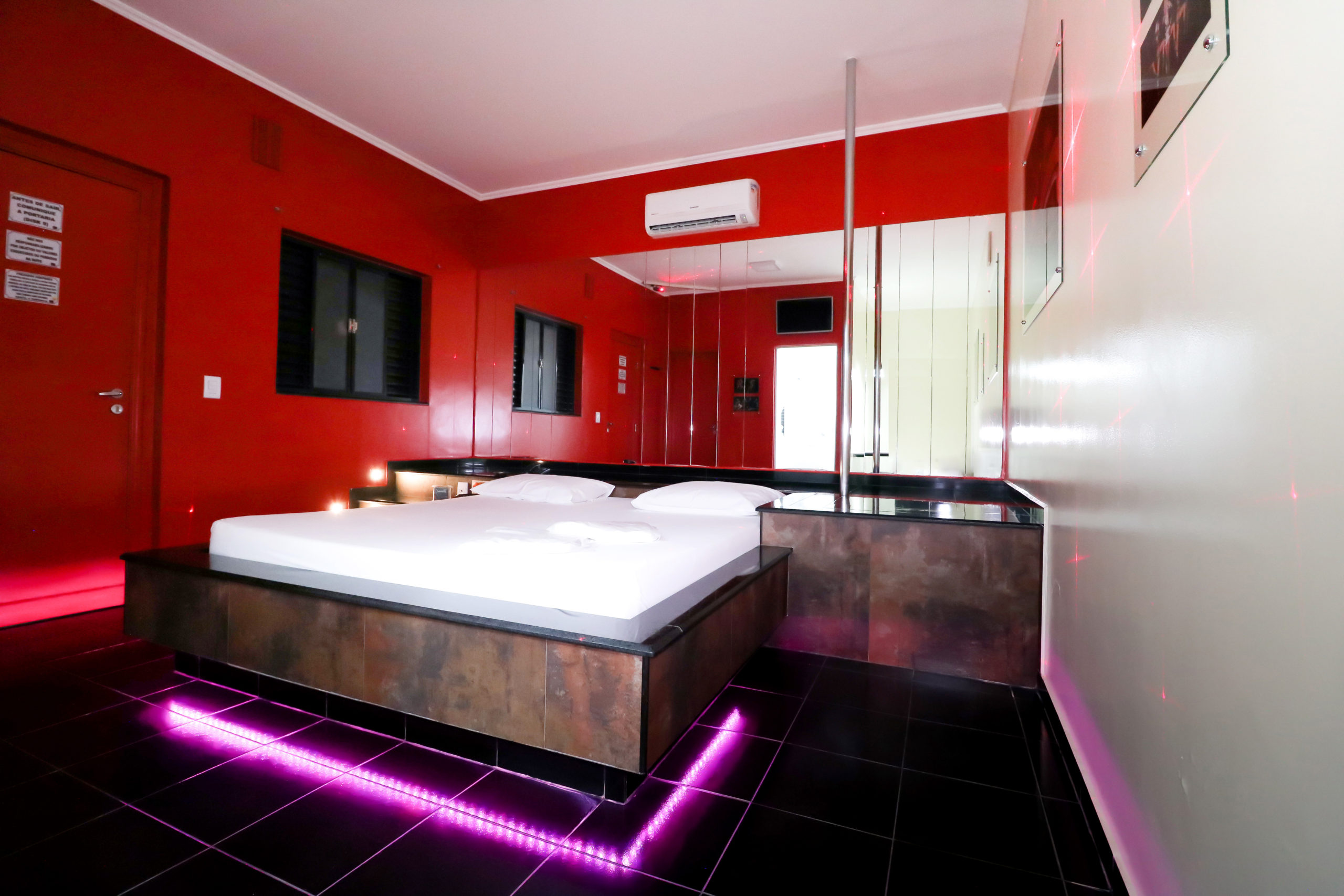 Foto da Star Dance no Motel Psiu com Serviço de quarto — suíte temática em Catanduva