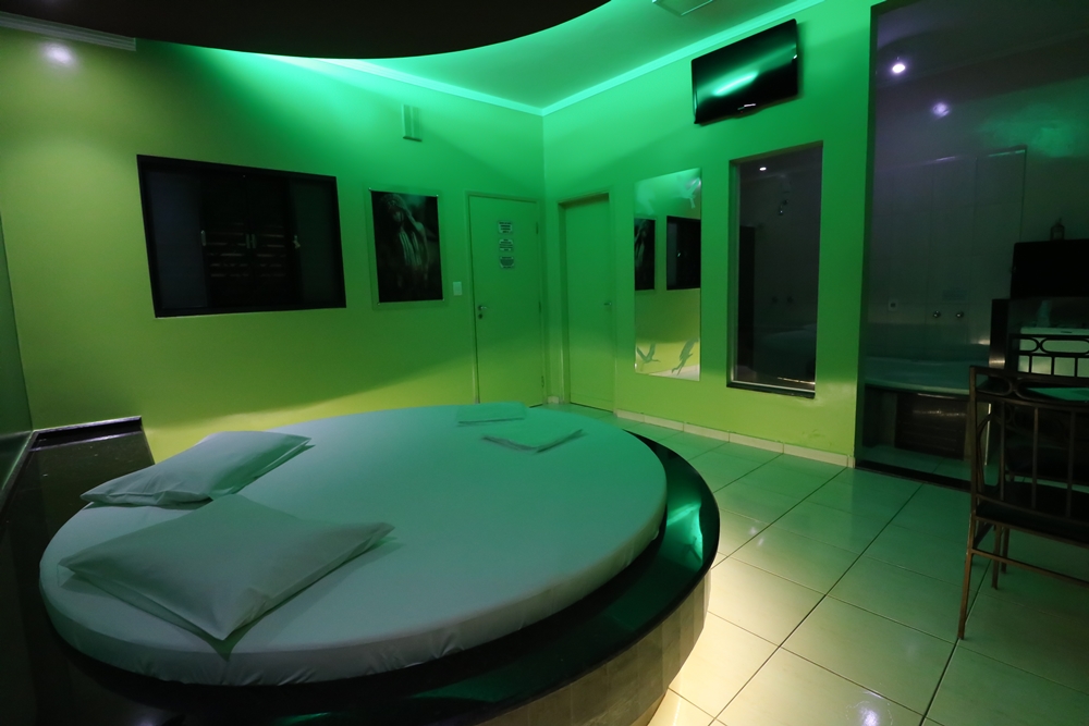 Foto da Hot Cherry no Motel Psiu com Serviço de quarto — suíte temática em Catanduva